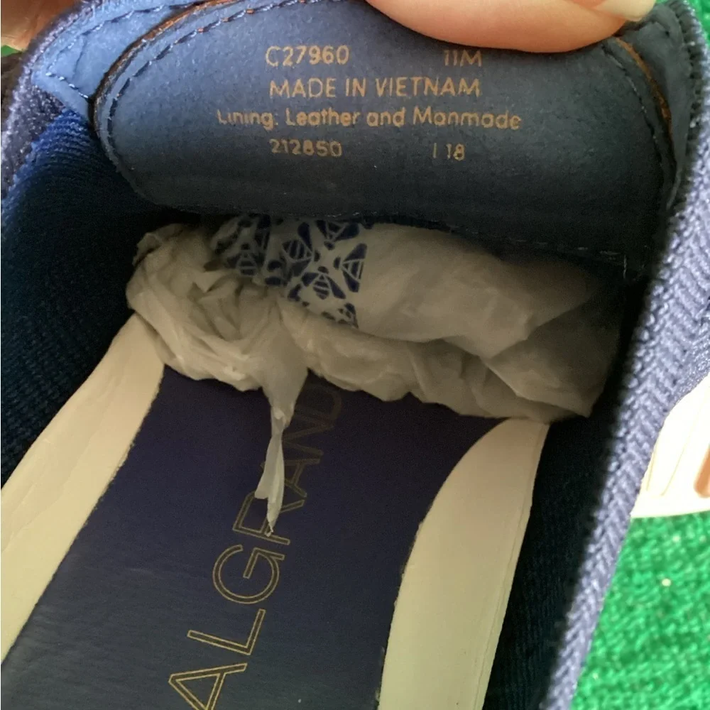 NWOB-Cole Haan Men's OriginalGrand Stitchlite Wingtip Oxford in a navy color